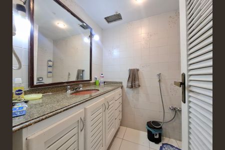 Apartamento à venda com 200m², 3 quartos e 1 vagaBanheiro 2