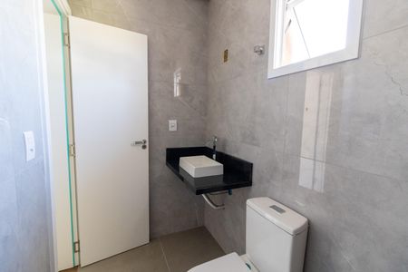 Casa de condomínio à venda com 122m², 3 quartos e 2 vagasBanheiro