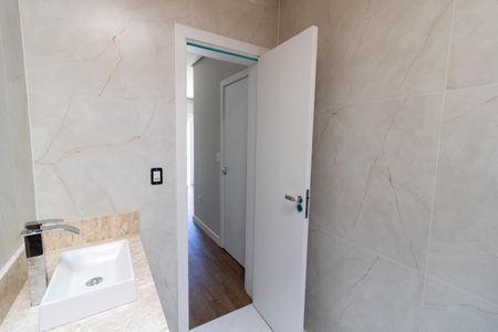 Casa de condomínio à venda com 122m², 3 quartos e 2 vagasBanheiro da Suíte