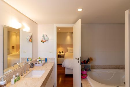 Apartamento à venda com 121m², 3 quartos e 2 vagasBanheiro da Suíte