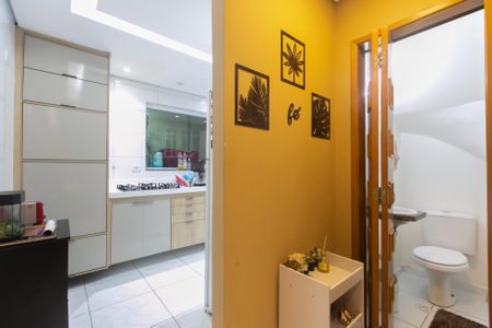 Casa de condomínio à venda com 70m², 2 quartos e 1 vaga Casa de condomínio à venda com 70m², 2 quartos e 1 vagaHall / Lavabo