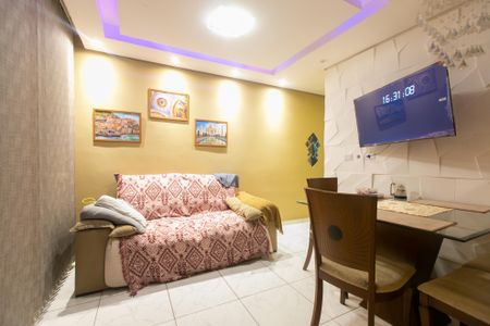 Casa de condomínio à venda com 70m², 2 quartos e 1 vaga Casa de condomínio à venda com 70m², 2 quartos e 1 vagaSala