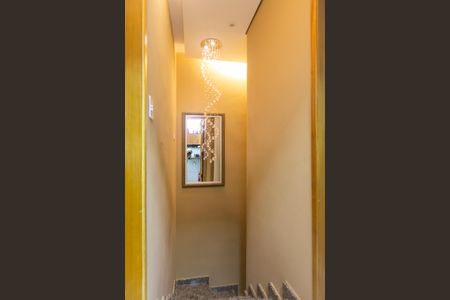 Casa de condomínio à venda com 70m², 2 quartos e 1 vaga Casa de condomínio à venda com 70m², 2 quartos e 1 vagaHall / Escada