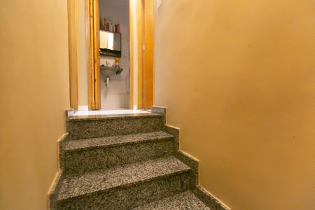 Casa de condomínio à venda com 70m², 2 quartos e 1 vaga Casa de condomínio à venda com 70m², 2 quartos e 1 vagaEscada