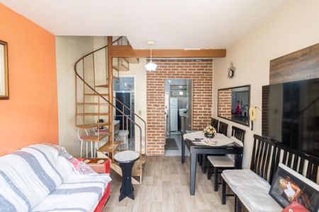 Sala de casa de condomínio à venda com 2 quartos, 70m² em Vila Nova, Porto Alegre