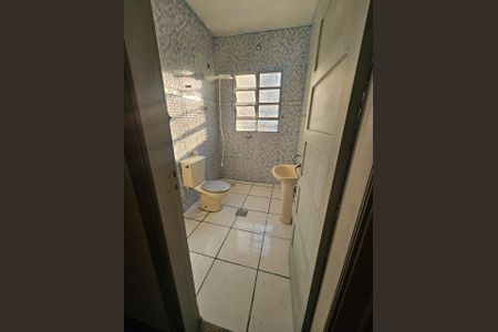 Banheiro de apartamento para alugar com 1 quarto, 55m² em Guilhermina, Praia Grande