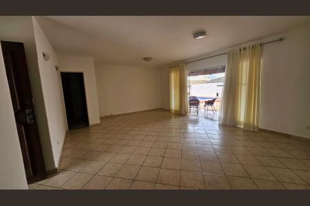 Sala de casa de condomínio para alugar com 4 quartos, 450m² em Residencial Granville, Goiânia