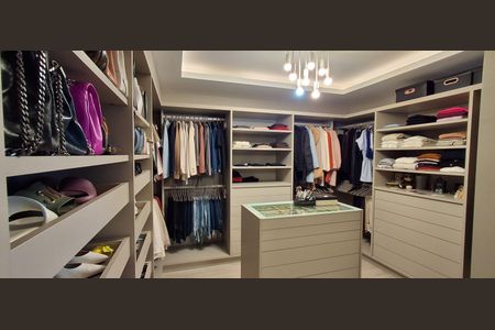 Apartamento à venda com 488m², 3 quartos e 5 vagasCloset