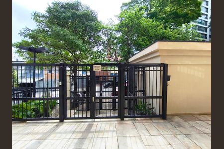 Apartamento à venda com 81m², 3 quartos e 2 vagas Apartamento à venda com 81m², 3 quartos e 2 vagasEntrada e Portaria