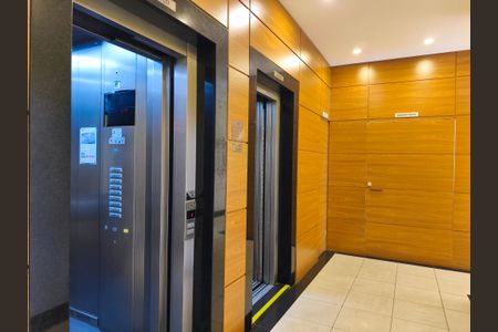 Apartamento à venda com 81m², 3 quartos e 2 vagas Apartamento à venda com 81m², 3 quartos e 2 vagasElevador