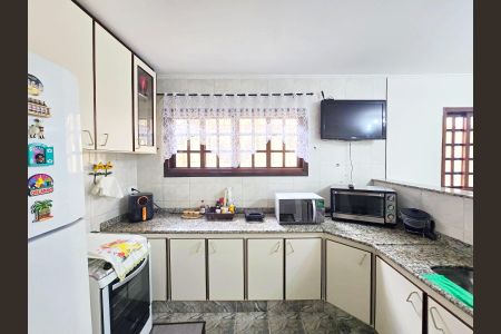 Casa à venda com 220m², 3 quartos e 2 vagas Casa à venda com 220m², 3 quartos e 2 vagasCozinha