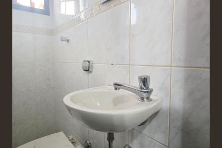 Casa à venda com 220m², 3 quartos e 2 vagas Casa à venda com 220m², 3 quartos e 2 vagasBanheiro da Suíte 02