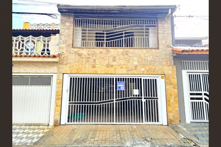 Casa à venda com 220m², 3 quartos e 2 vagas Casa à venda com 220m², 3 quartos e 2 vagasFachada