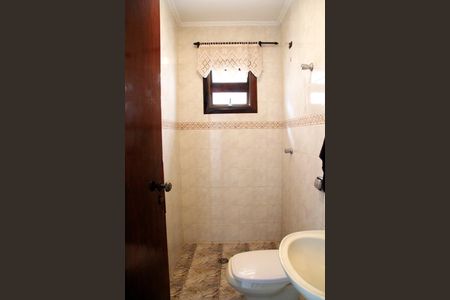 Casa à venda com 220m², 3 quartos e 2 vagasLavabo