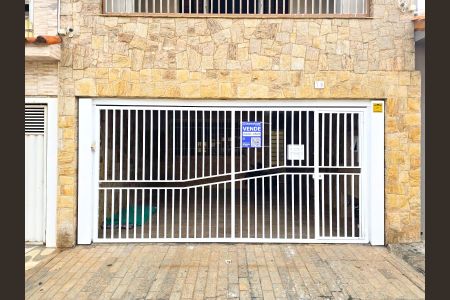 Casa à venda com 220m², 3 quartos e 2 vagas Casa à venda com 220m², 3 quartos e 2 vagasFachada