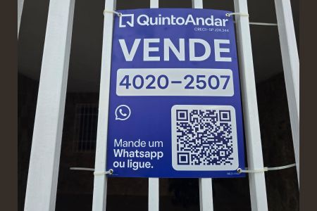Casa à venda com 220m², 3 quartos e 2 vagas Casa à venda com 220m², 3 quartos e 2 vagasPlaquinha