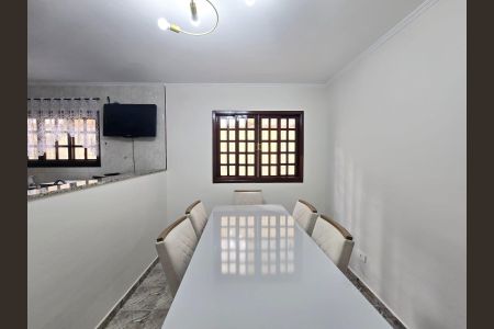 Casa à venda com 220m², 3 quartos e 2 vagas Casa à venda com 220m², 3 quartos e 2 vagasCozinha