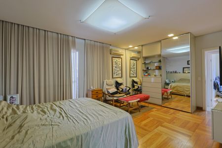 Apartamento à venda com 180m², 4 quartos e 2 vagasQuartSuiteo