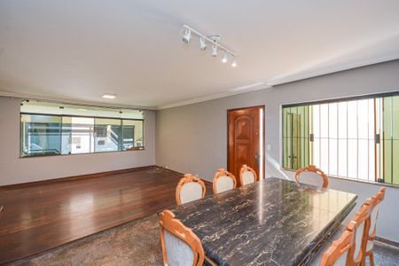 Sala de casa para alugar com 4 quartos, 195m² em Jardim Santa Helena, São Paulo
