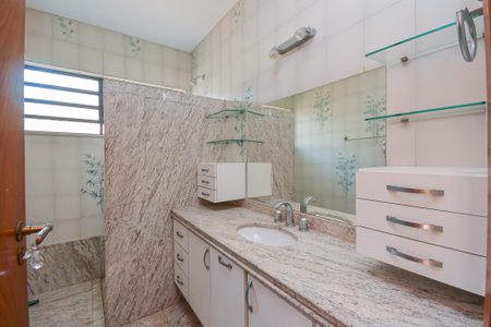 Casa para alugar com 195m², 4 quartos e 2 vagasBanheiro 3