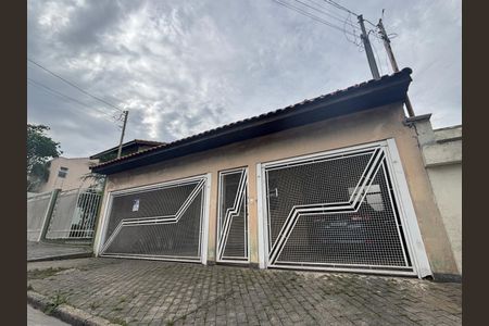 Casa à venda com 192m², 3 quartos e 3 vagas Casa à venda com 192m², 3 quartos e 3 vagasFachada