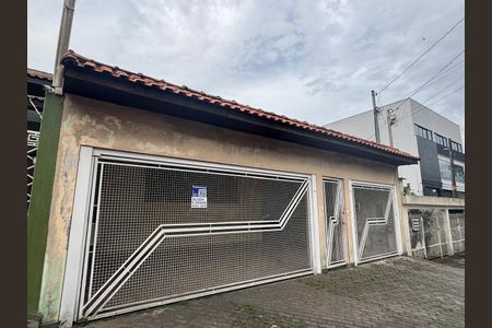 Casa à venda com 192m², 3 quartos e 3 vagas Casa à venda com 192m², 3 quartos e 3 vagasFachada