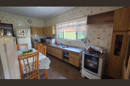 Casa à venda com 181m², 3 quartos e 2 vagasFoto 02