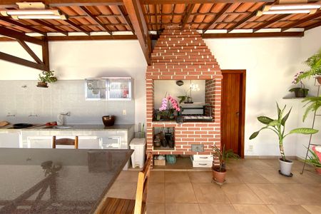 Casa à venda com 320m², 4 quartos e 5 vagasChurrasqueira