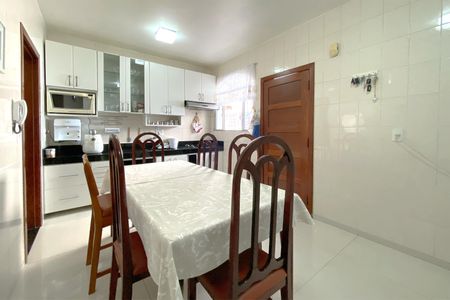 Casa à venda com 320m², 4 quartos e 5 vagasCozinha