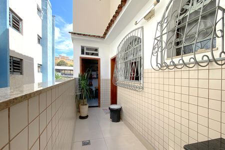 Casa à venda com 320m², 4 quartos e 5 vagasÁrea de Serviço
