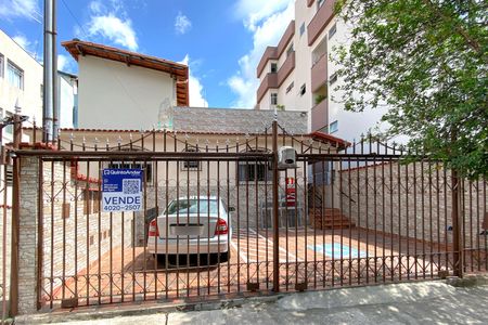 Casa à venda com 320m², 4 quartos e 5 vagasFachada