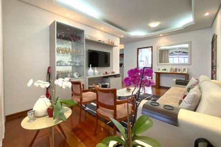 Casa à venda com 320m², 4 quartos e 5 vagasSala