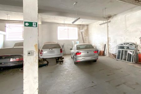 Casa à venda com 320m², 4 quartos e 5 vagasGalpão inferior