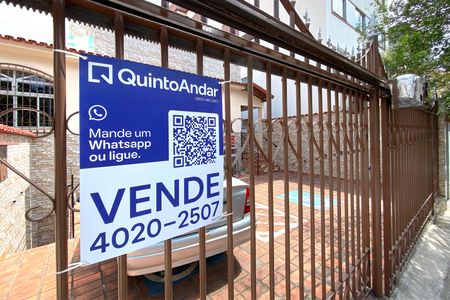 Casa à venda com 320m², 4 quartos e 5 vagasPlaca instalada