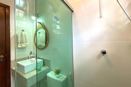 Casa à venda com 320m², 4 quartos e 5 vagasBanheiro