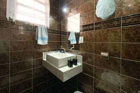 Casa à venda com 320m², 4 quartos e 5 vagasBanheiro da Suíte