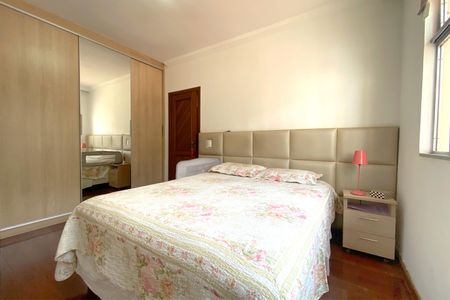 Casa à venda com 320m², 4 quartos e 5 vagasSuite