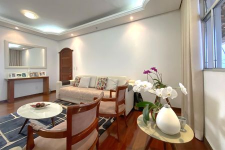 Casa à venda com 320m², 4 quartos e 5 vagasSala