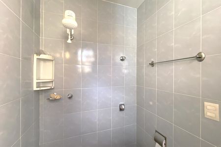 Casa à venda com 320m², 4 quartos e 5 vagasBanheiro externo