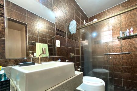 Casa à venda com 320m², 4 quartos e 5 vagasBanheiro da Suíte