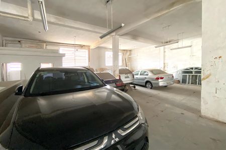 Casa à venda com 320m², 4 quartos e 5 vagasGalpão inferior