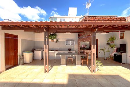 Casa à venda com 320m², 4 quartos e 5 vagasChurrasqueira