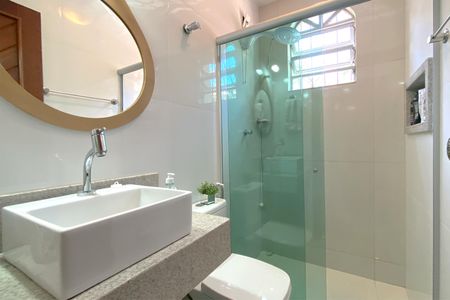 Casa à venda com 320m², 4 quartos e 5 vagasBanheiro