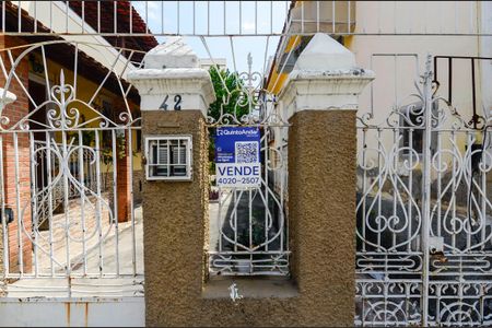 Casa à venda com 223m², 4 quartos e sem vaga Casa à venda com 223m², 4 quartos e sem vagaFachada