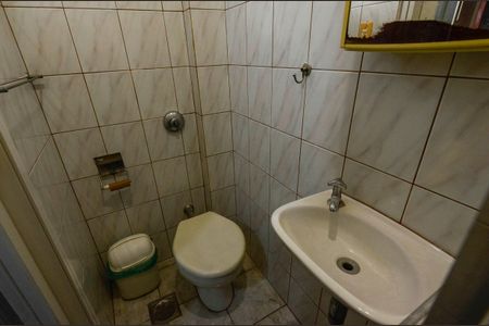 Casa à venda com 223m², 4 quartos e sem vaga Casa à venda com 223m², 4 quartos e sem vagaBanheiro de Serviço