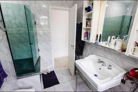 Casa à venda com 223m², 4 quartos e sem vaga Casa à venda com 223m², 4 quartos e sem vagaBanheiro da Suíte