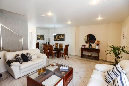 Sala de casa à venda com 4 quartos, 223m² em Vila Isabel, Rio de Janeiro