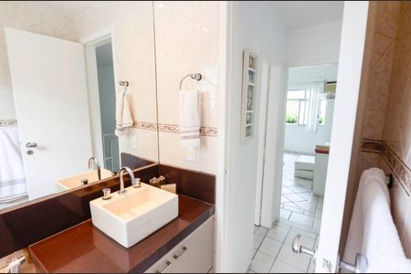 Casa à venda com 223m², 4 quartos e sem vaga Casa à venda com 223m², 4 quartos e sem vagaBanheiro Social