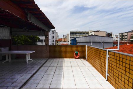 Casa à venda com 223m², 4 quartos e sem vaga Casa à venda com 223m², 4 quartos e sem vagaTerraço