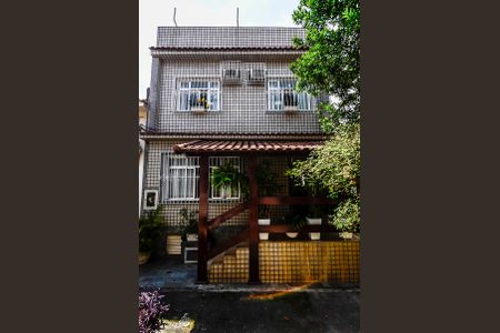 Casa à venda com 223m², 4 quartos e sem vaga Casa à venda com 223m², 4 quartos e sem vagaFachada